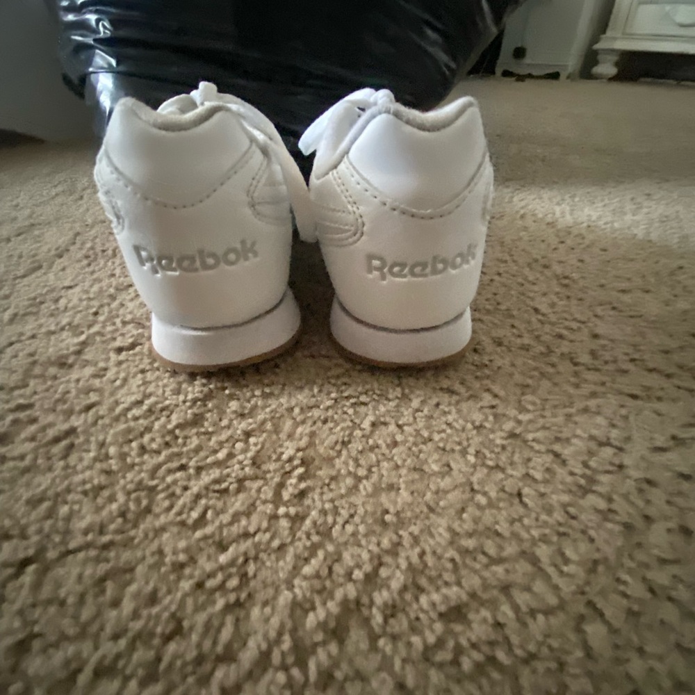 Reebok - Picture 4 of 7